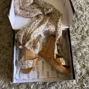 colin Stuart white floral wedge size 6B